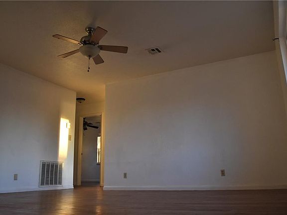 2nd image of 321 S Skilern St