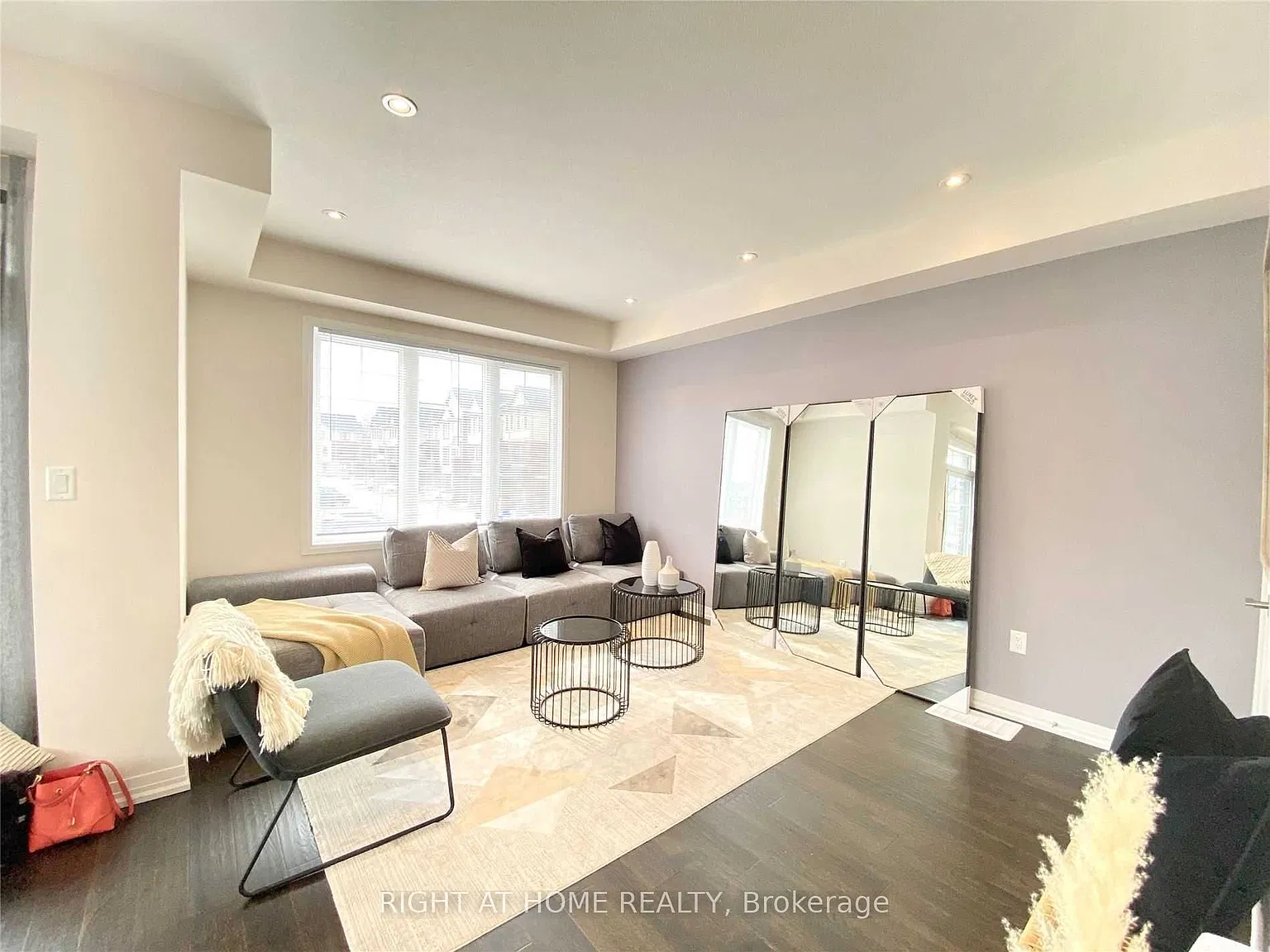 3 bed, $2,700 — Photo 2