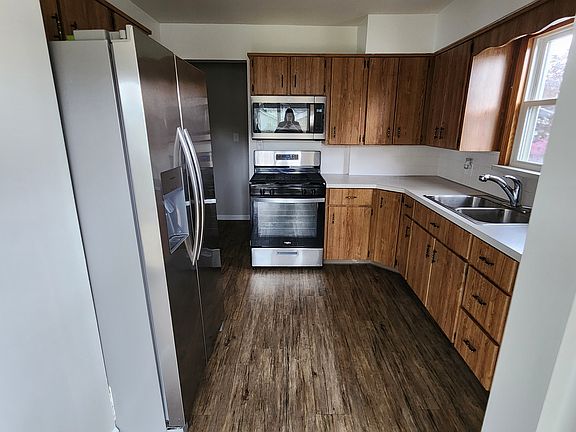 5th image of 137 E Brookside Ave
