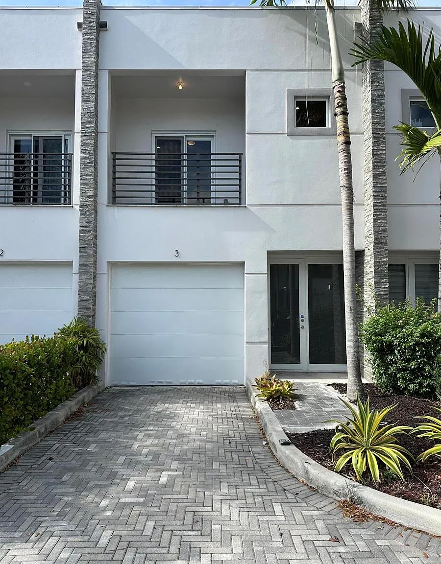 2 bed, 2.5 bath, 1363 sqft, $4,250 — Photo 1