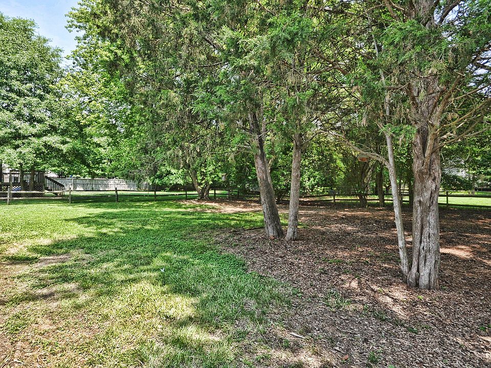 2nd image of 11425 Moonridge Dr