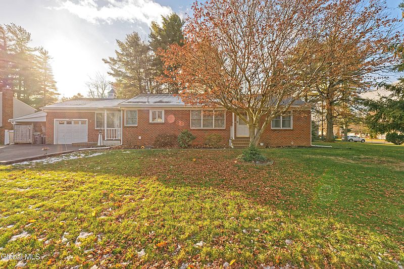 3rd image of 61 Latham Ridge Road