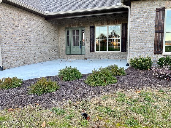 3rd image of 611 Bainbridge Dr