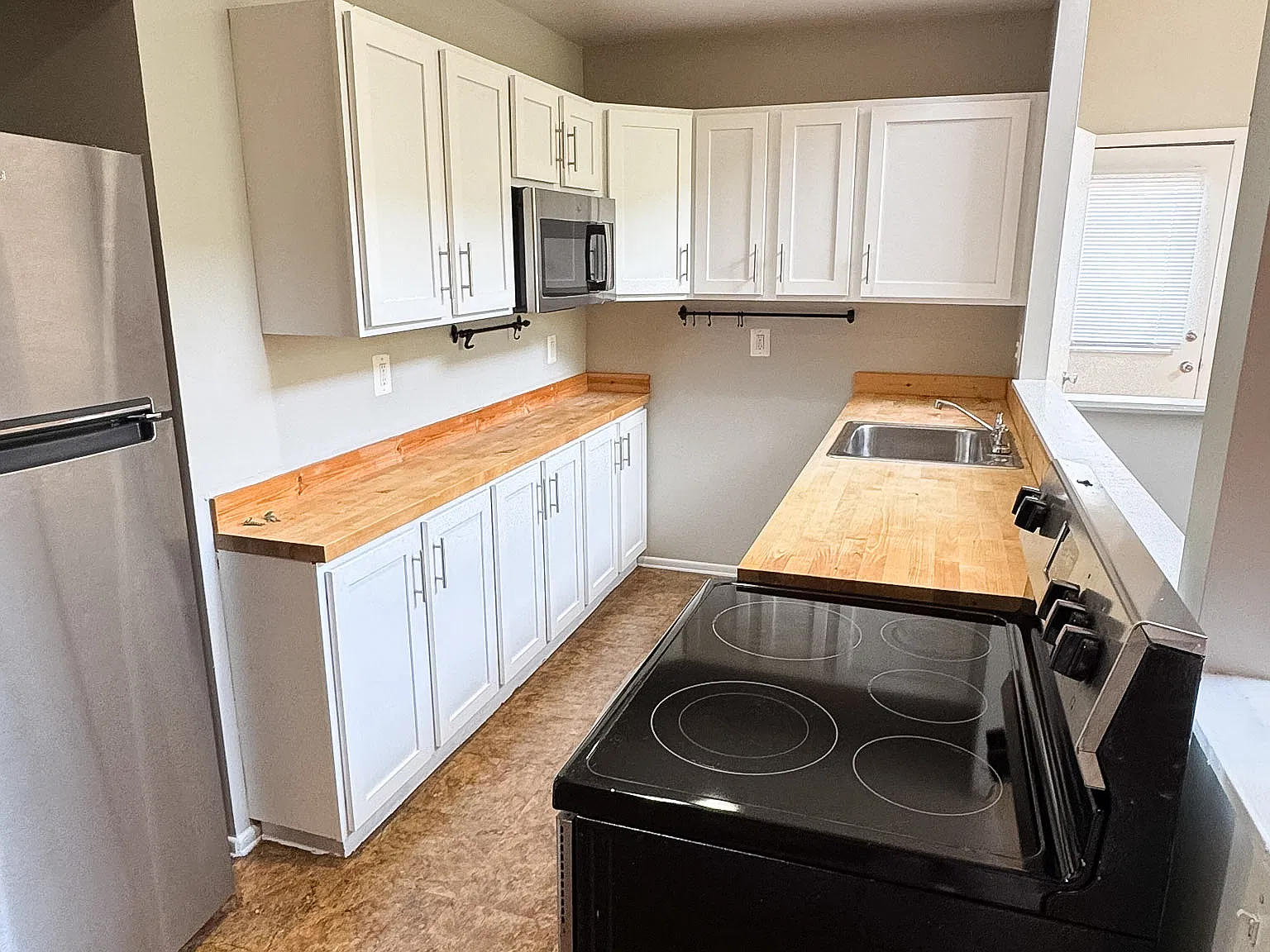 1 bed, 1.5 bath, 950 sqft, $2,495 — Photo 3