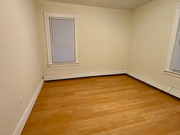 3rd image of 470 Laurel Hill Ave Floor 2