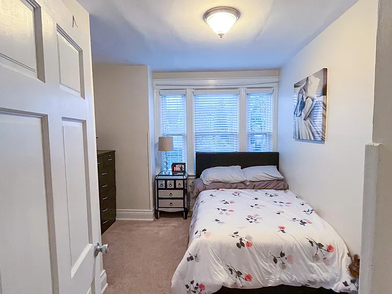 2415 Morton Ave — Photo 8