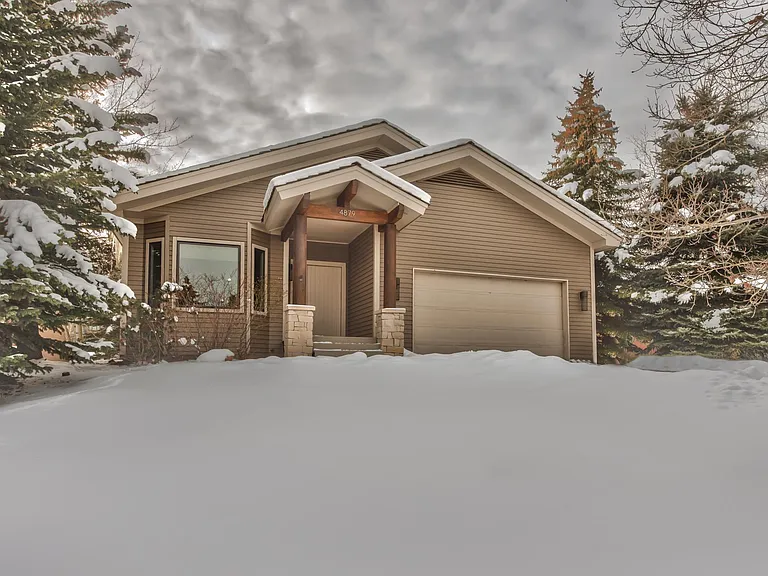 4879 Silver Springs Dr — Photo 4