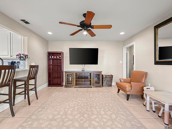 4th image of 4724 Orchid St