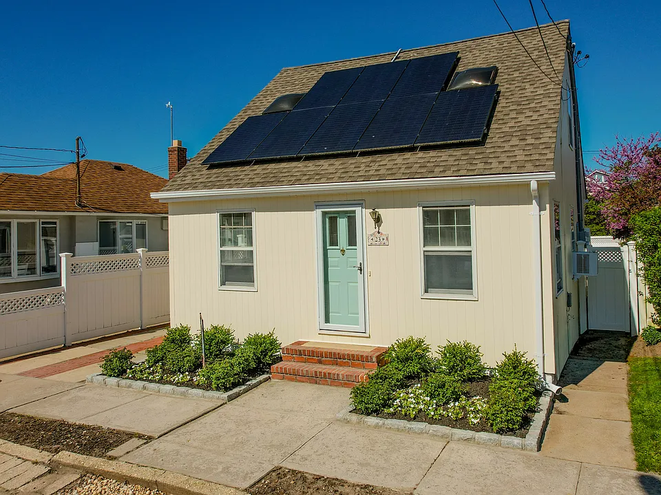 23 Garden City Ave