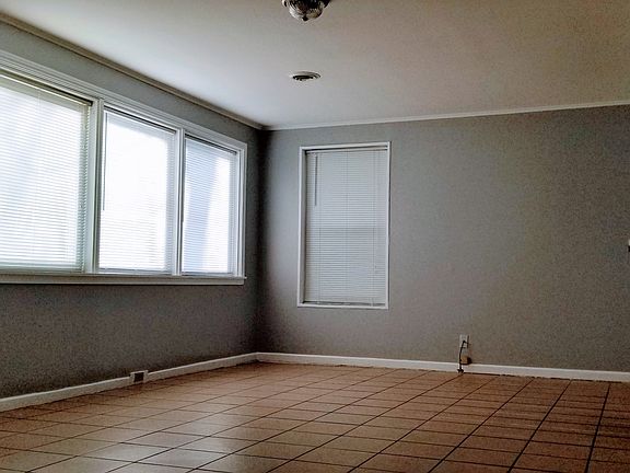 3rd image of 212 Marquette St