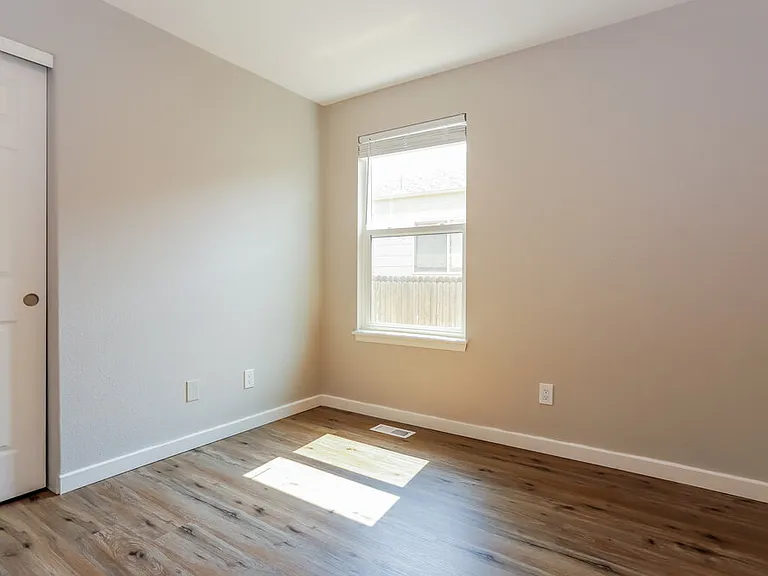 4938 Dillon St — Photo 14