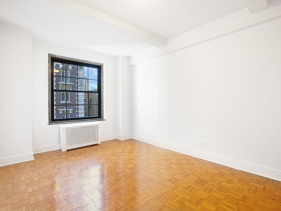 3rd image of 160 W 71st St APT 7N