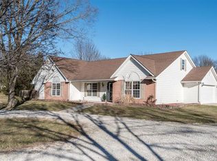 8200 N Buck Rd, Columbia, MO 65202