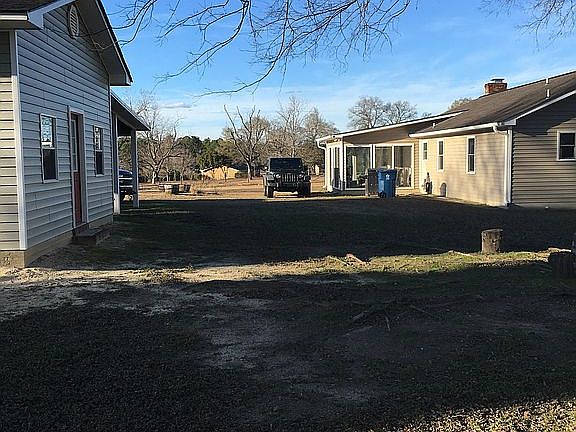 5th image of 225 Oakwood Dr