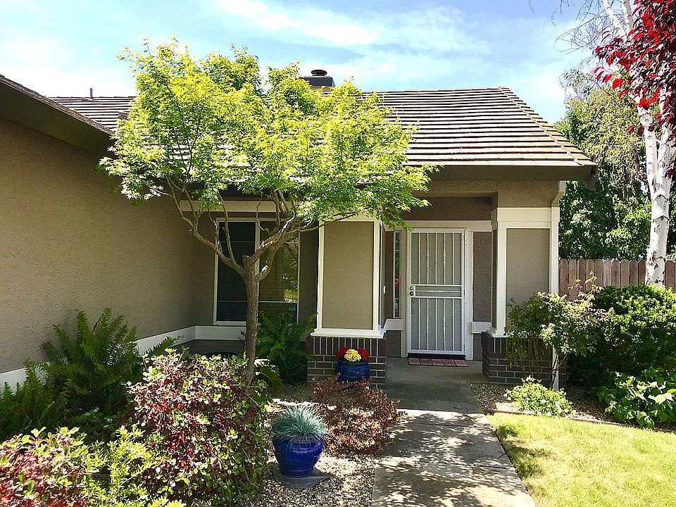 2nd image of 8748 Summer Pointe Dr