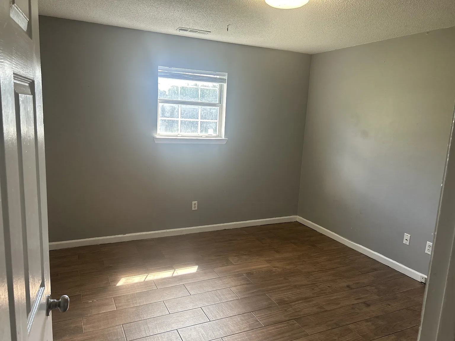 Rossville duplex - 101 — Photo 3