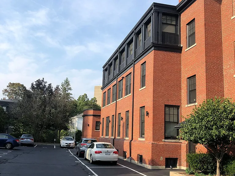 530 Broadway Apartments — Photo 9