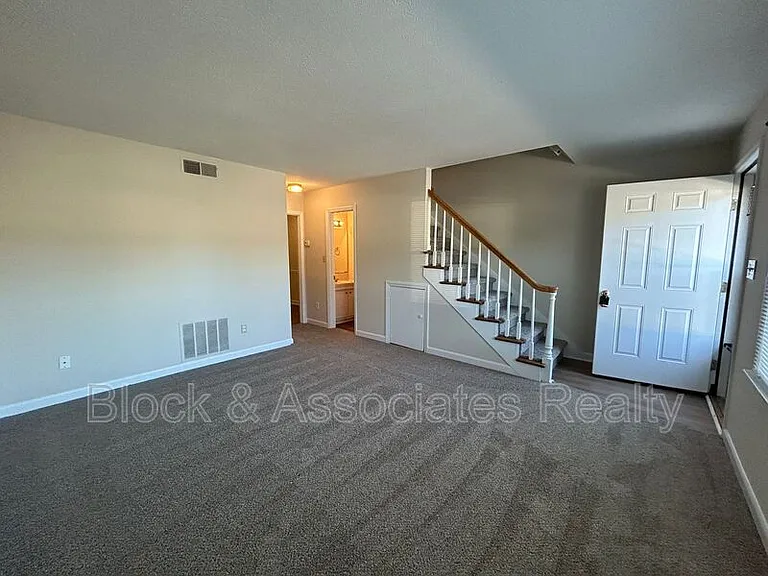 522 S Cherry St — Photo 3