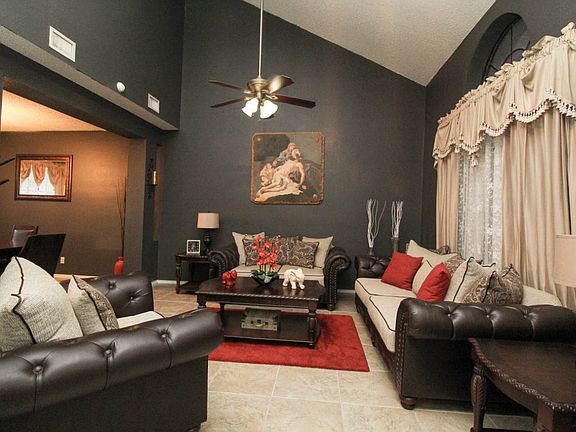 3rd image of 1717 Sherwood Dr