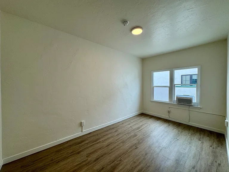 121 N La Peer Dr #6 — Photo 9
