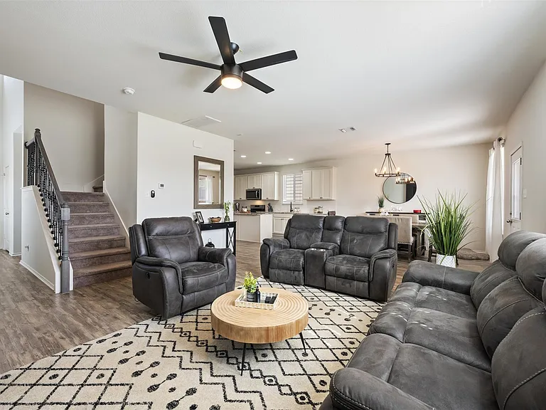 328 Thornless Cir — Photo 3