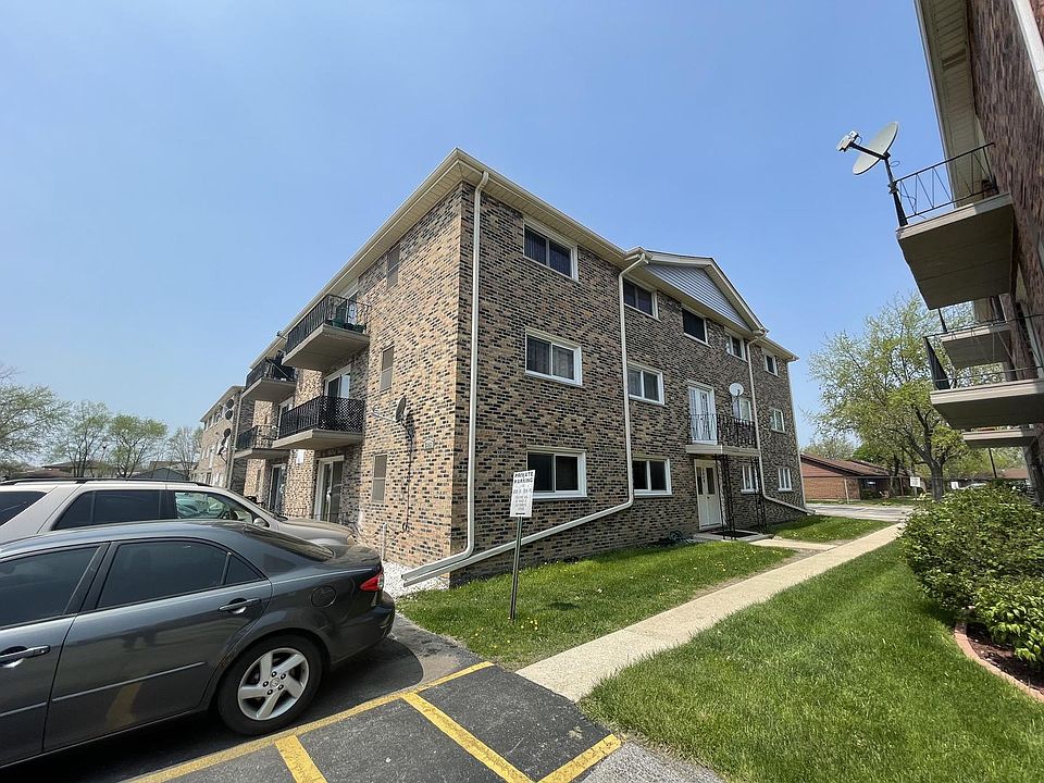1st image of 5848 W 76th Pl Unit 304