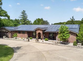 2849 Erb Rd, Saint Louis, MO 63129