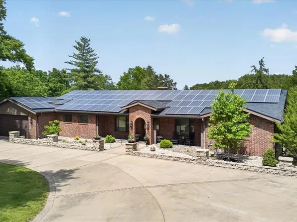 2849 Erb Rd, Saint Louis, MO 63129