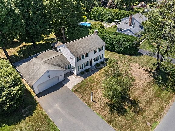2nd image of 28 Pine St