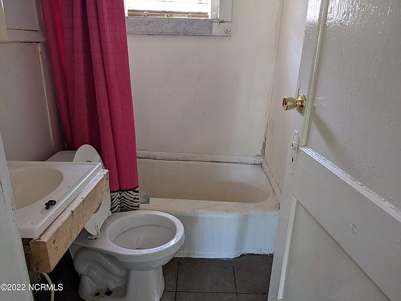 5th image of 705 Aycock Street SW