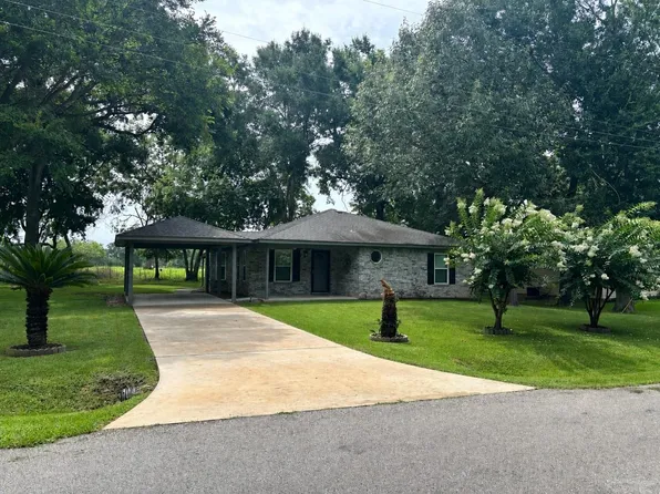 11950 N Ridgeway Dr, Willis, TX 77318