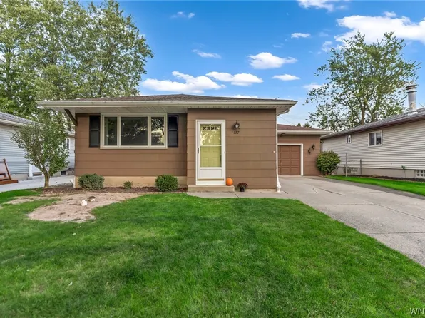 137 Autumn Lea Rd, Depew, NY 14043