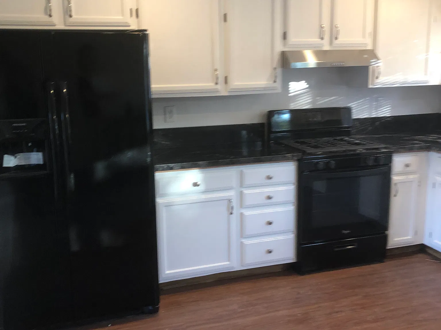 3 bed, 1063 sqft, $3,450 — Photo 3