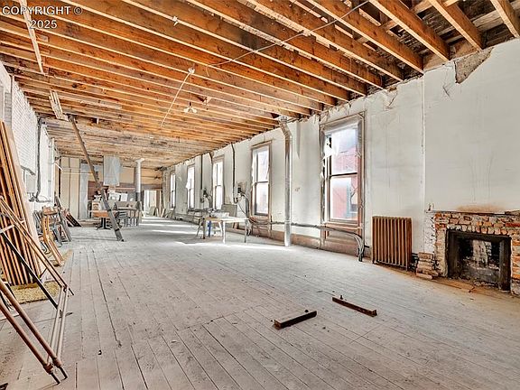 3rd image of 121 W Main St