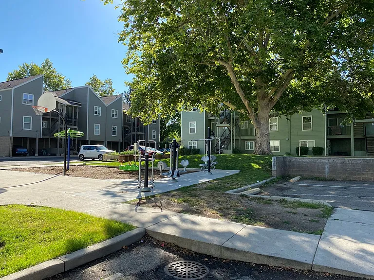 Davis Park Apartments — Photo 24