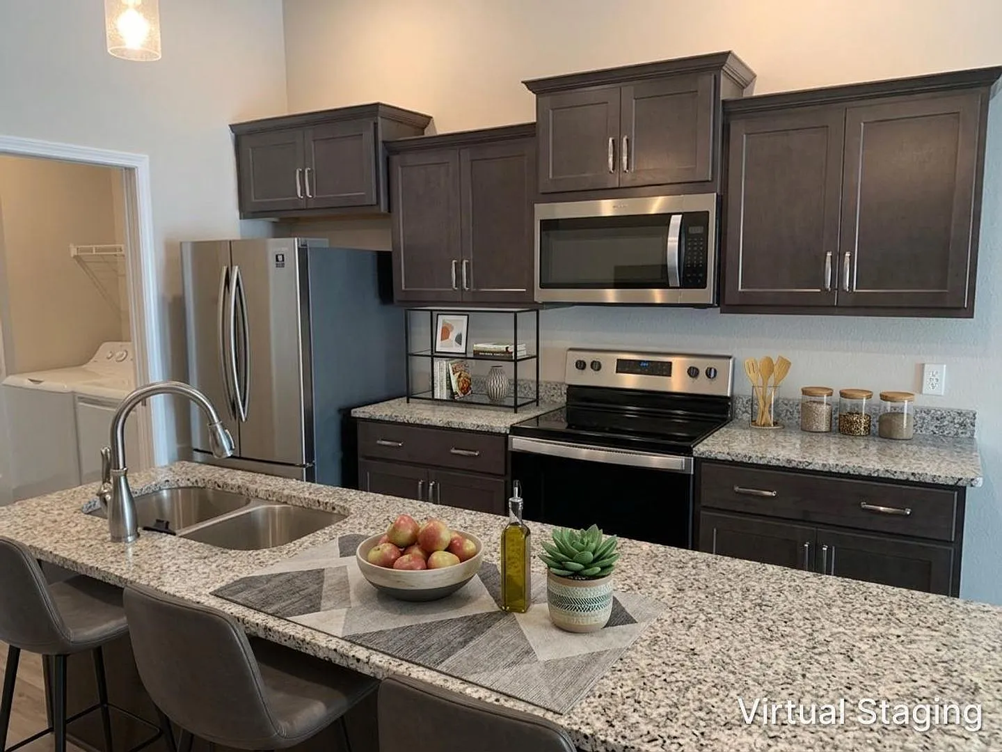A taste of Tuscany! Gorgeous 2 Bedroom 2 Bath 2 Car Garage in a Gated Community — Photo 3