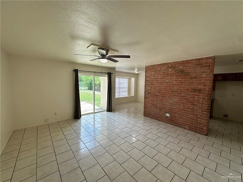 3 bed, 2.0 bath, 1222 sqft, $1,475 — Photo 3