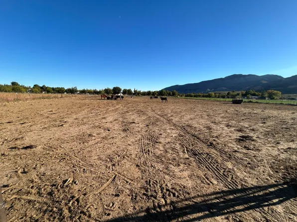 901 Hayride Rd, Las Cruces, NM 88007