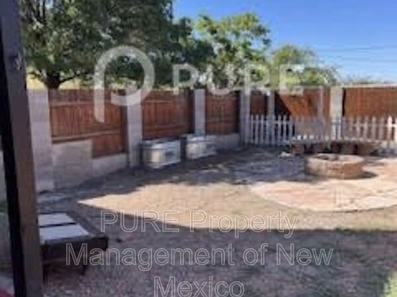 4th image of 1929 Girard Blvd NE