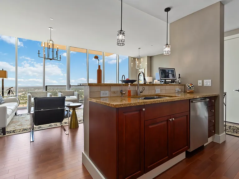 610 E Market St #2915 — Photo 10