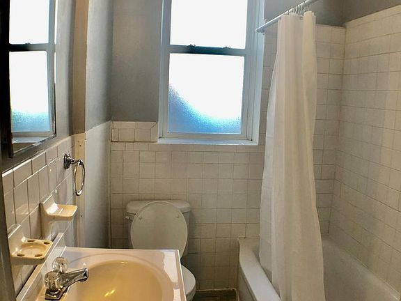 3rd image of 3725 Iowa Ave #25A