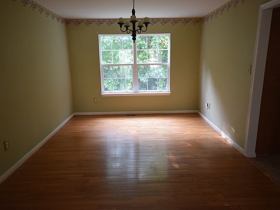 4th image of 15660 Piedmont Pl