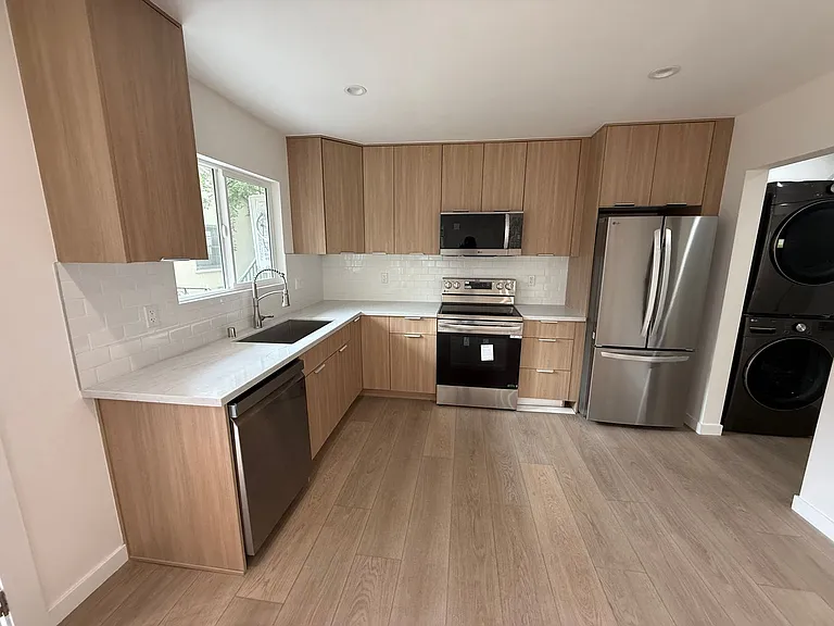 449 Oakhurst — Photo 14