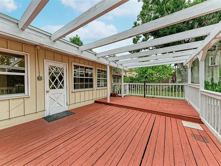1827 Alta Vista St — Photo 37