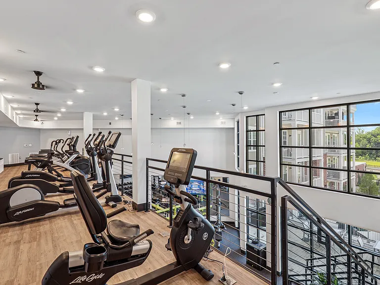 High Street View Luxury Apartments — Photo 11