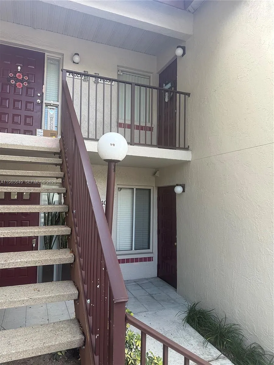 Building Photo - 14030 SW 91st Ter #14030