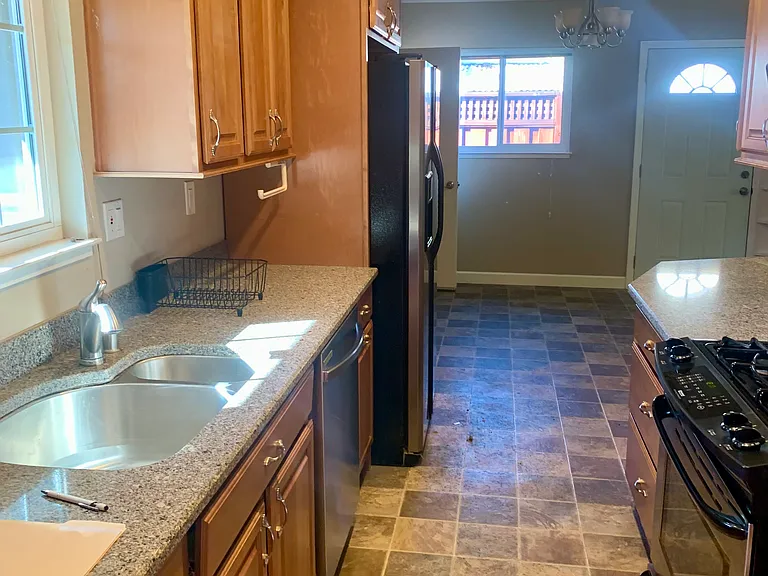812 Coakley Dr — Photo 6
