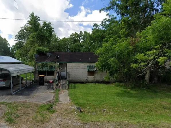 1012 Houston St, Anahuac, TX 77514