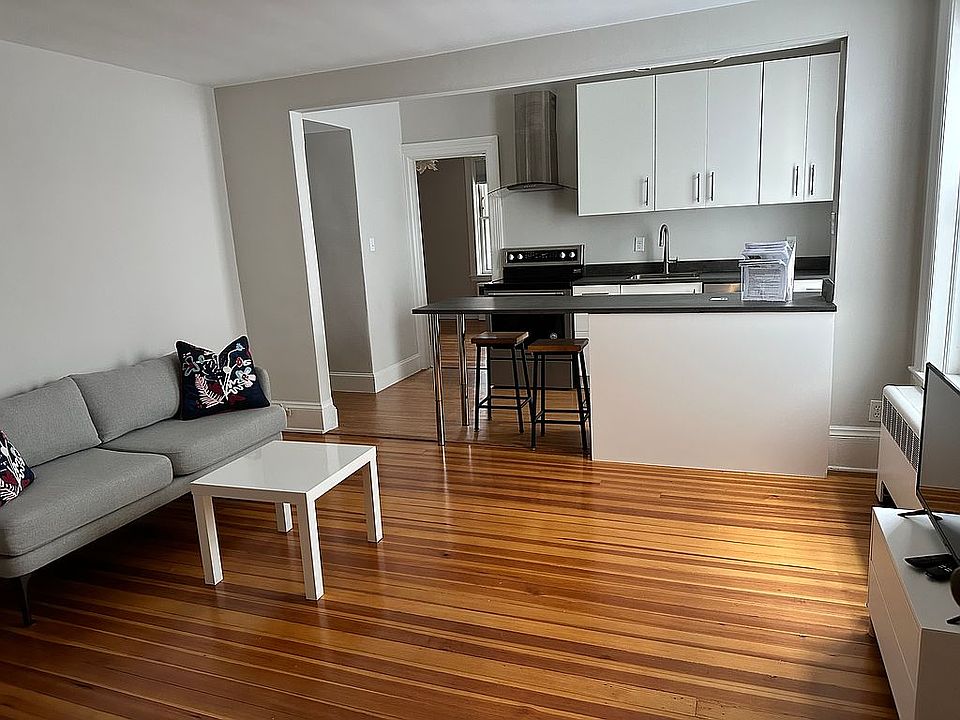 2nd image of 135 Pleasant St APT 22)