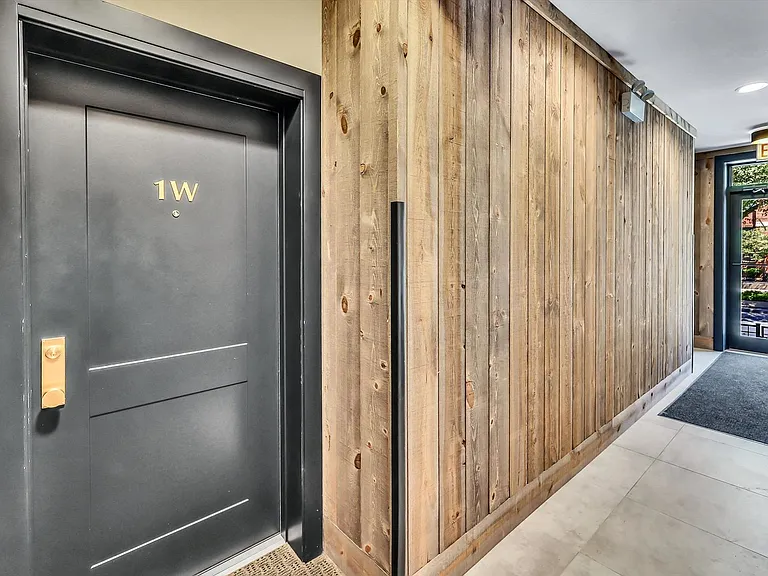 1647 W Irving Park Rd #1W — Photo 8